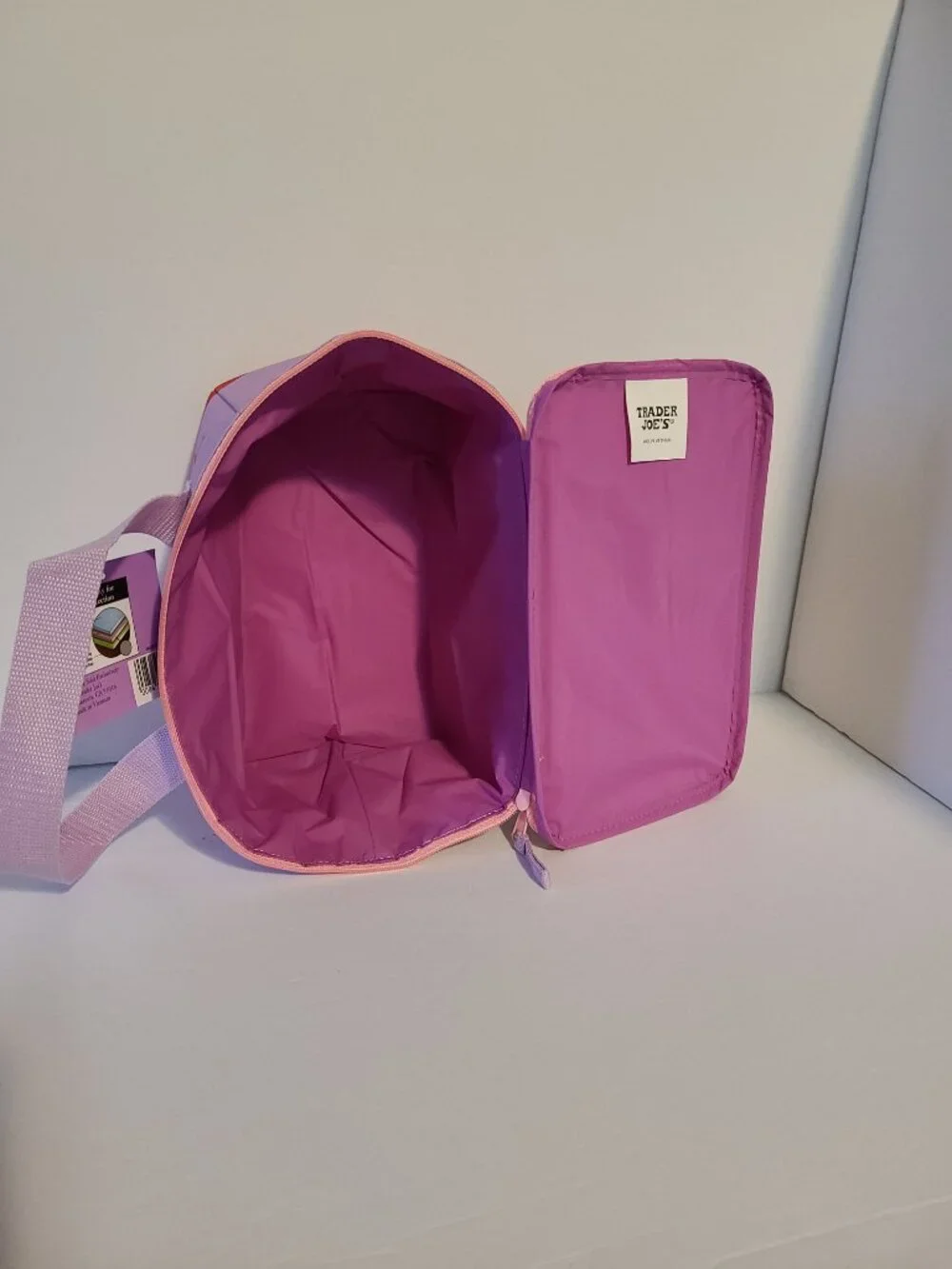 TRADER JOE'S SUMMER COLLECTION MINI INSULATED TOTE-FLORAL VIOLET/PINK ZIPPER - Picture 6 of 8